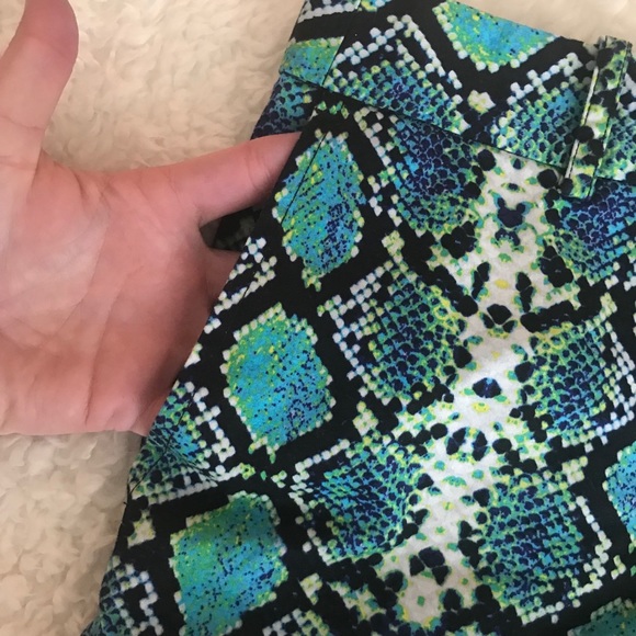 BCBG MaxAzria Snakeskin Pattern Shorts - Picture 5 of 6